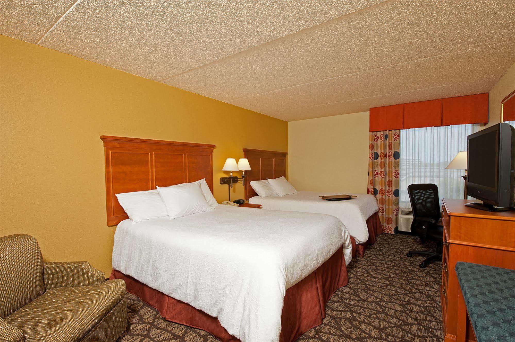 Hampton Inn Indianapolis/Carmel Exterior photo